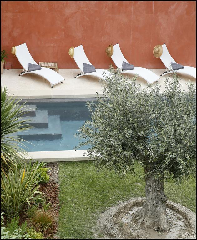 La Maison Rouge D'Uzes B&B Luaran gambar