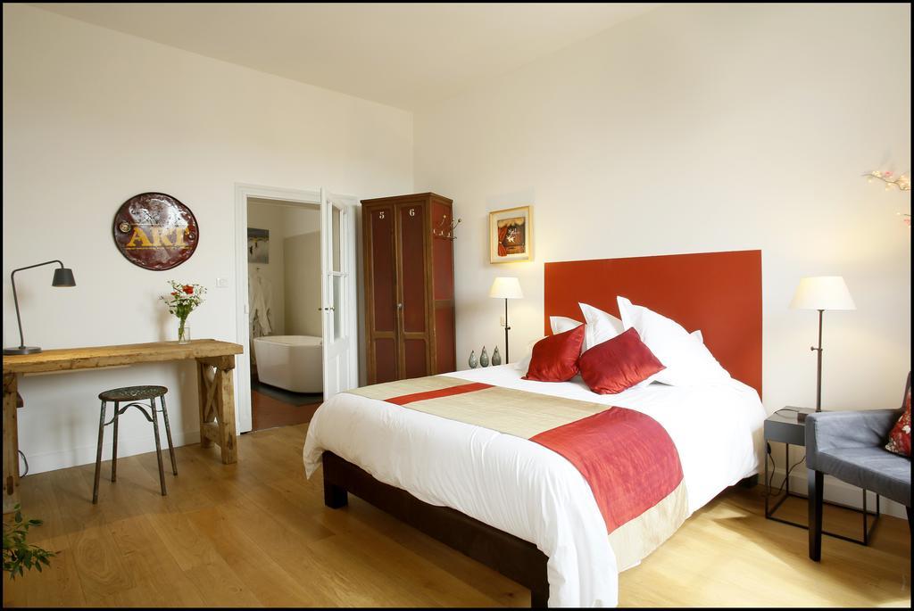 La Maison Rouge D'Uzes B&B Bilik gambar