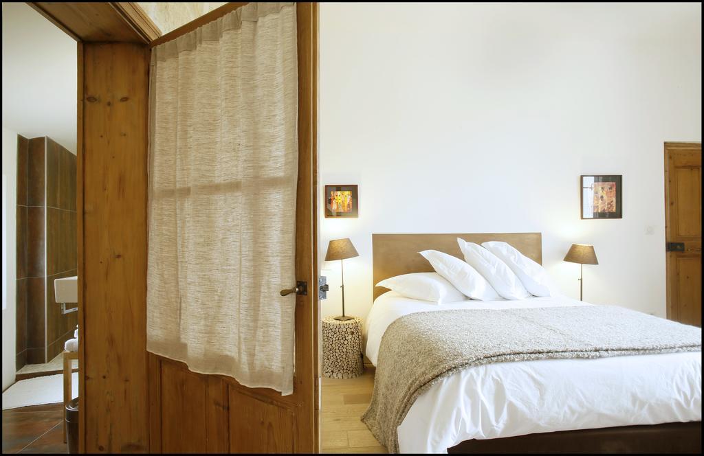 La Maison Rouge D'Uzes B&B Bilik gambar